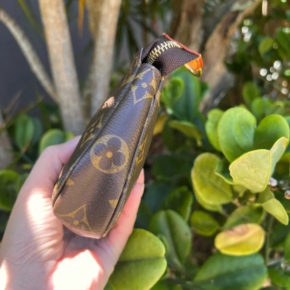 Louis Vuitton Pouch Monogram - Picture 4 of 16